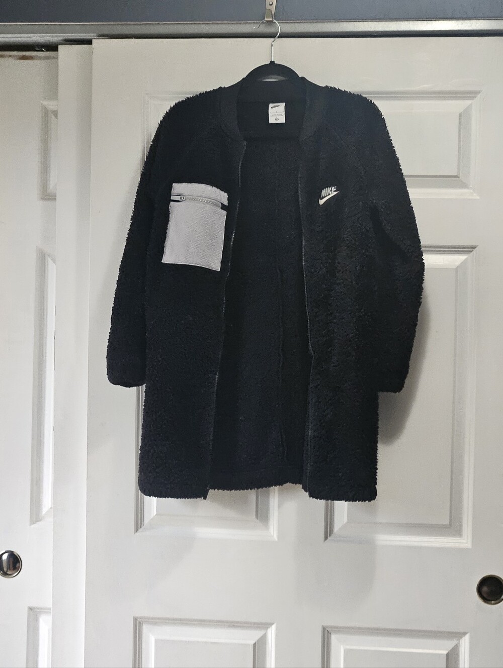 Nike Black Sherpa Longline Jacket with Light Gray Pocket - Picture 1 of 9